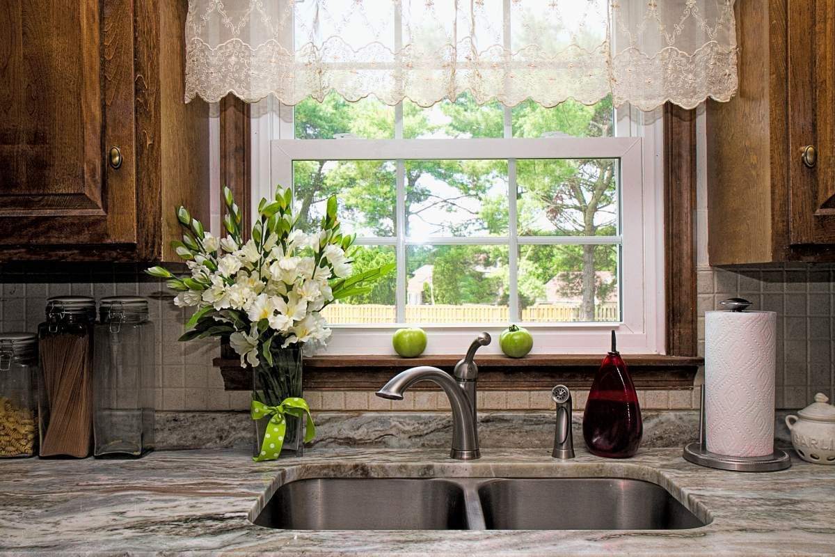 Image of a valance on a kitchen window