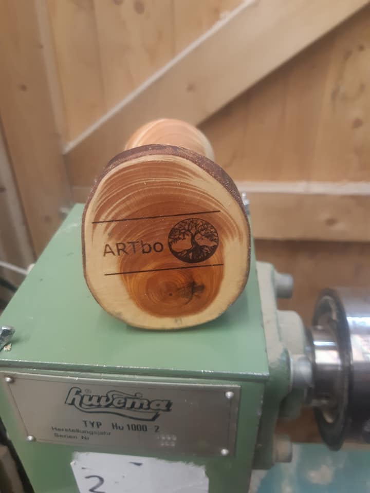 Gedraaid houten potje