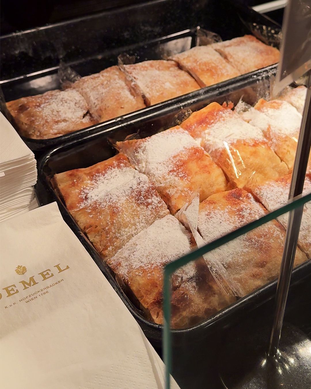 Cosa mangiare a Vienna_ Apfelstrudel