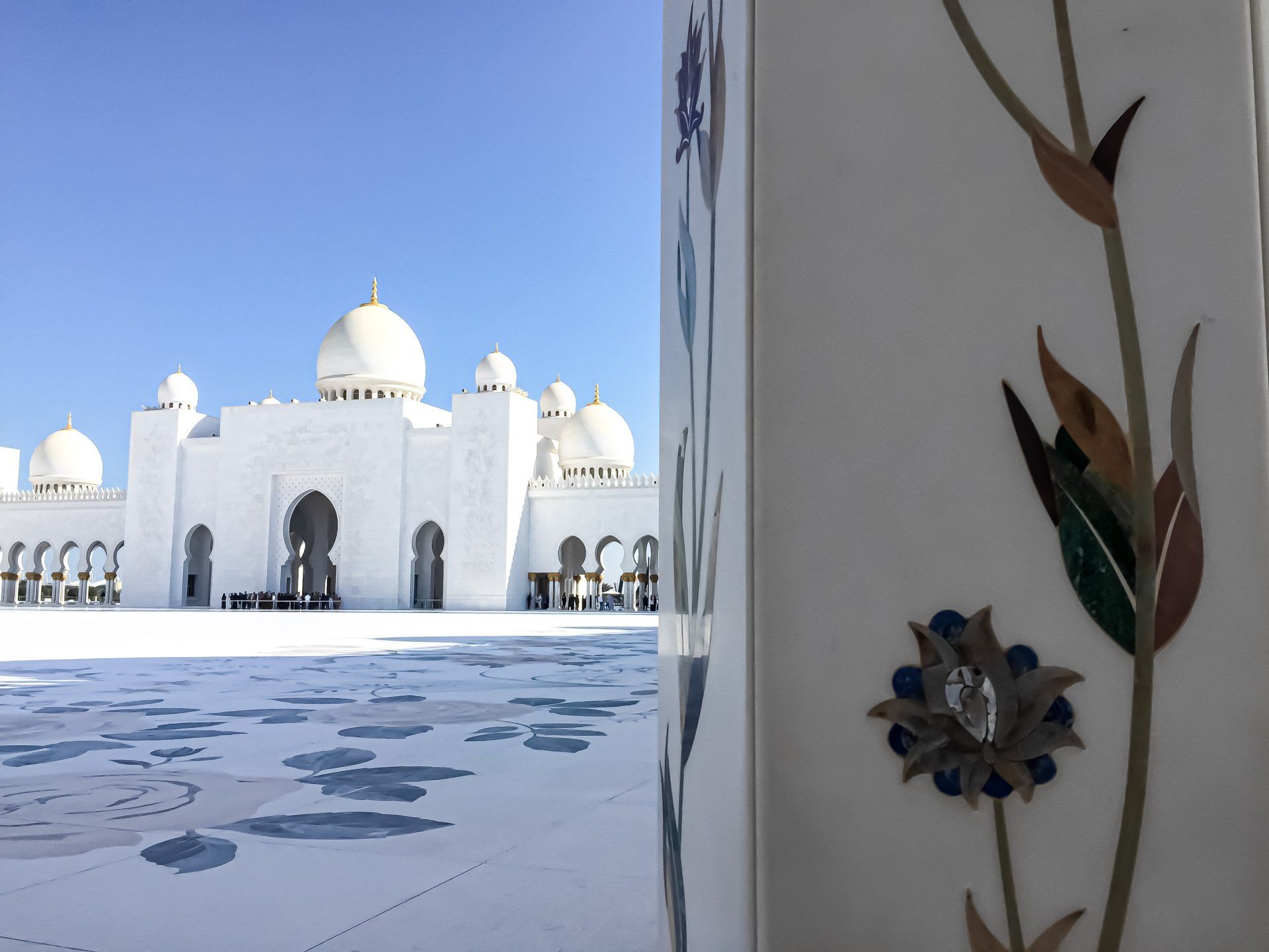 Come vestirsi per visitare la Grande Moschea dello Sceicco Zayed