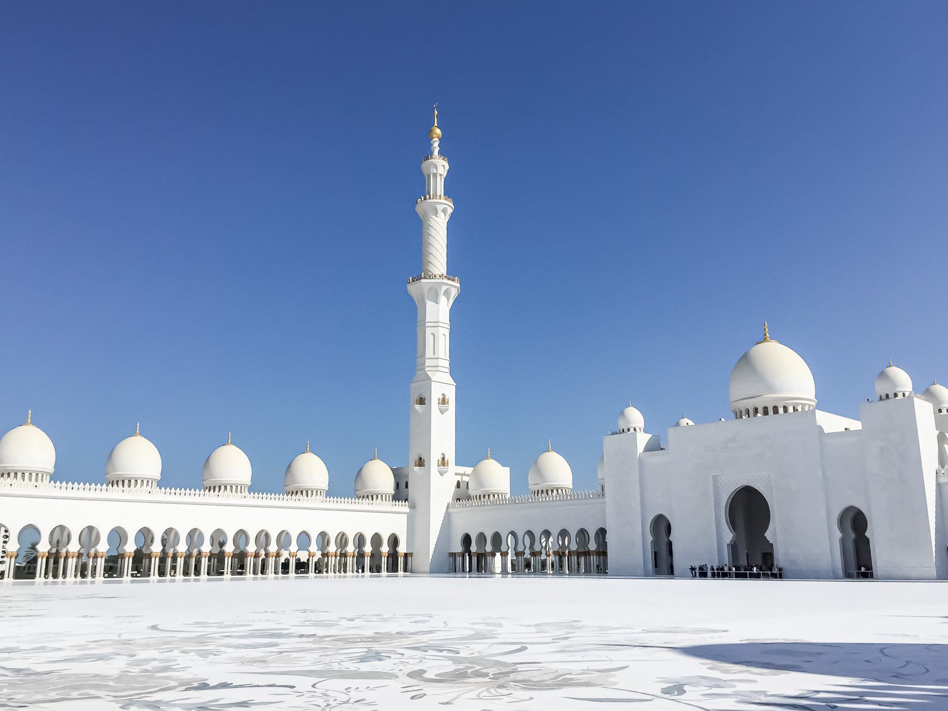 Come vestirsi per visitare la Moschea di Abu Dhabi