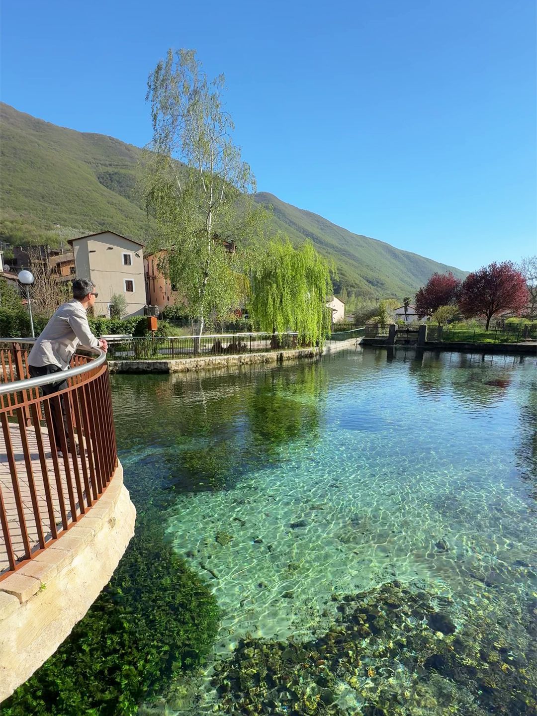 Il laghetto dei Cigni nel Lazio che sembra uscito da una fiaba