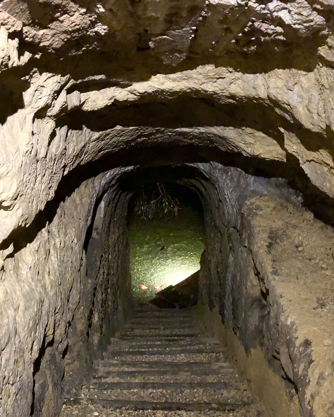 Luoghi misteriosi: la grotta-opera, Lazio