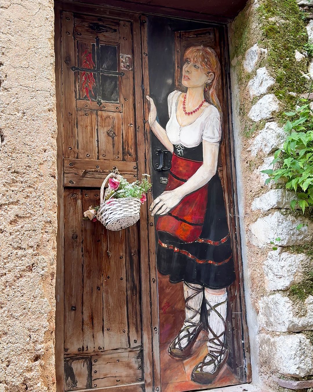 Cosa vedere a Fumone_ le porte dipinte