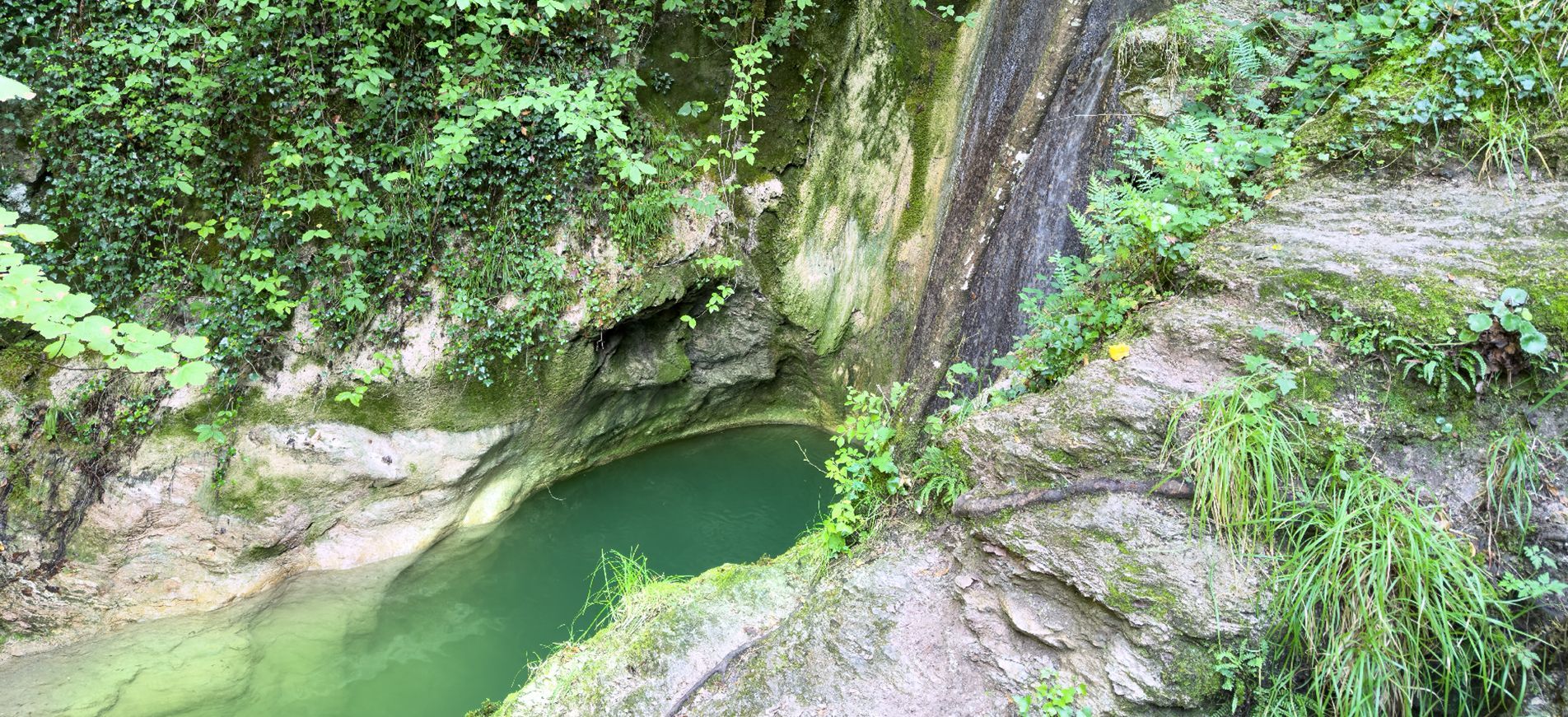 Scopri le Pozze del Diavolo vicino Roma: trekking facile nella natura selvaggia