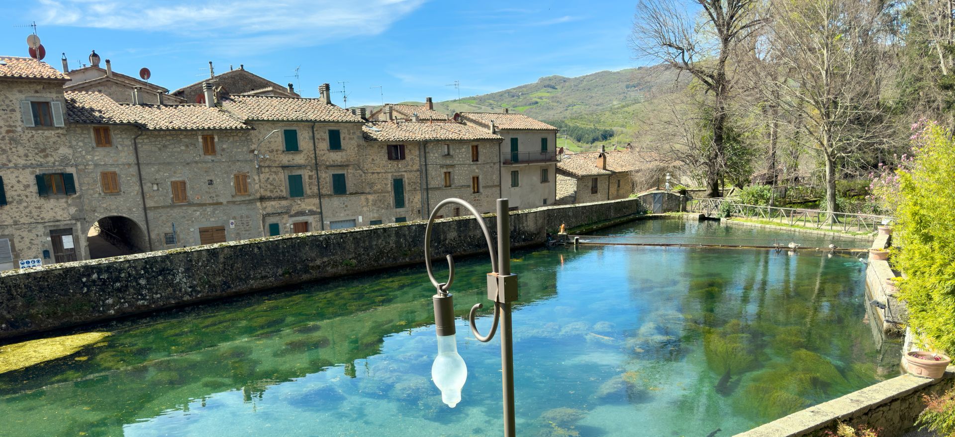 Santa Fiora: il borgo con la peschiera dalle acque limpide da vedere in Toscana