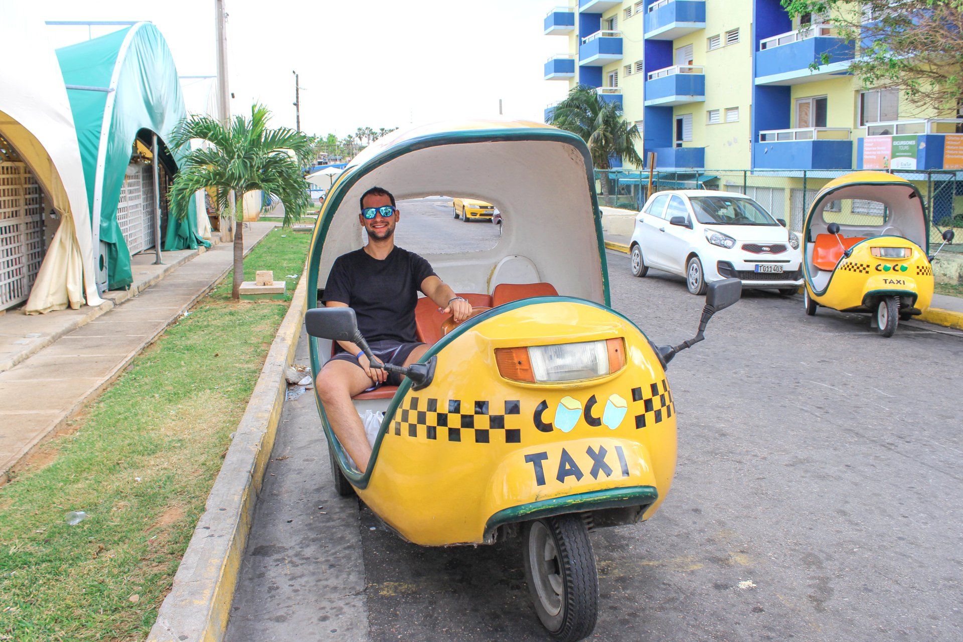 Cuba coco taxi