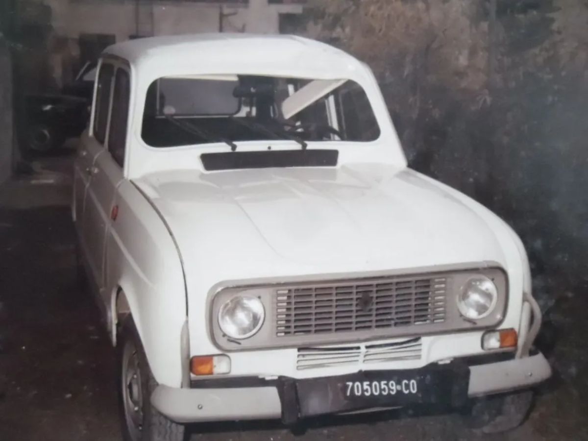 Auto con carrozzeria danneggiata