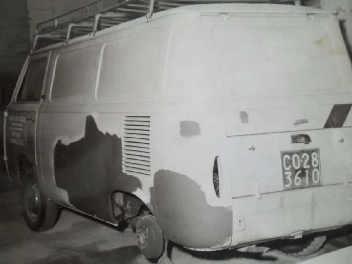 Furgone con carrozzeria danneggiata