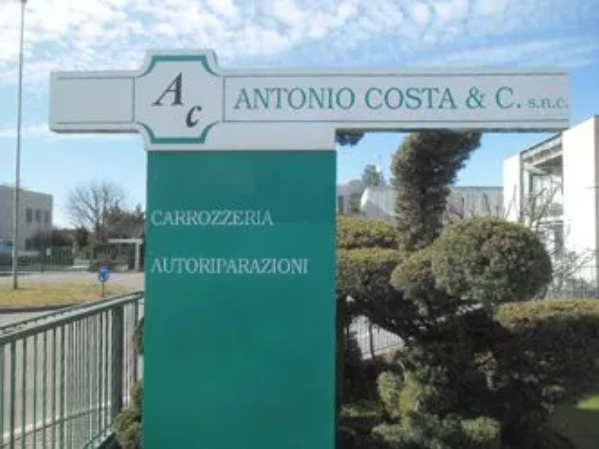 Insegna dell'autocarrozzeria