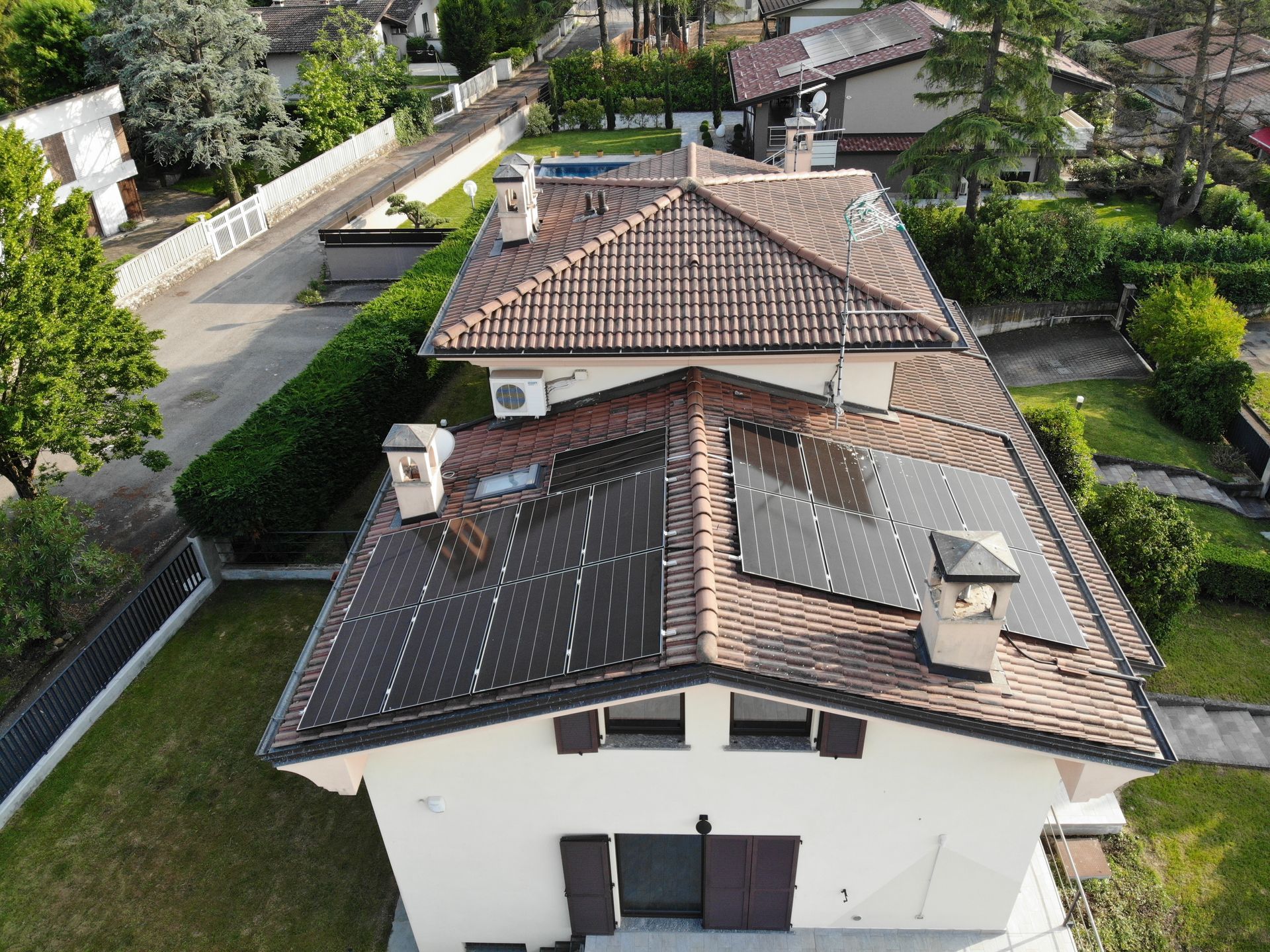 Impianto fotovoltaico residenziale  est ovest ottimizzato 6 kWp Rivergaro 10 kW accumulo solaredge