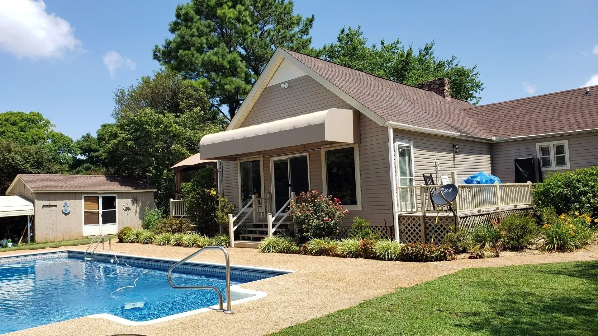 House with Swimming Pool & Quarter Barrel Awning — Decatur, AL — Evans Awnings