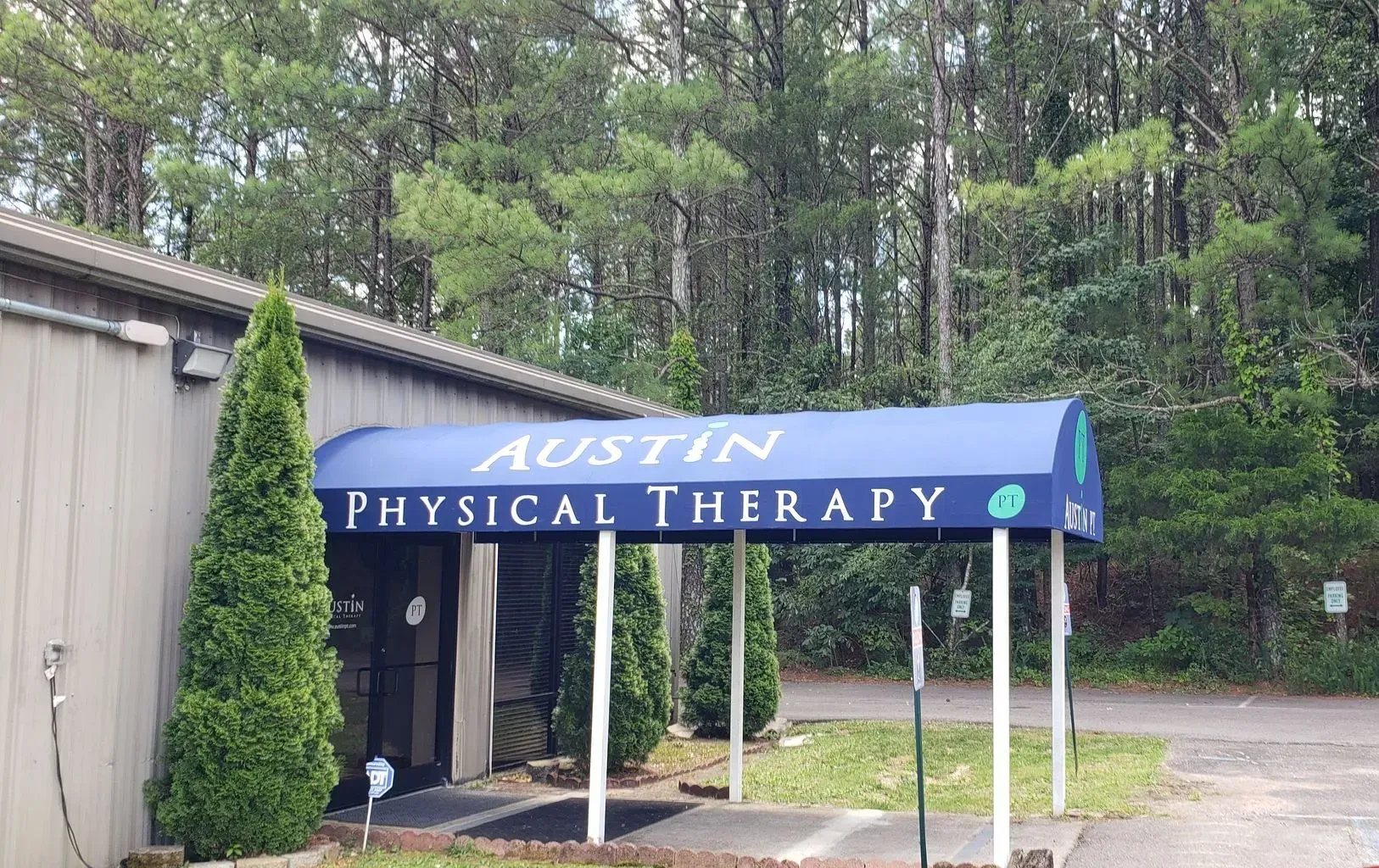 Austin Physical Therapy — Decatur, AL — Evans Awnings
