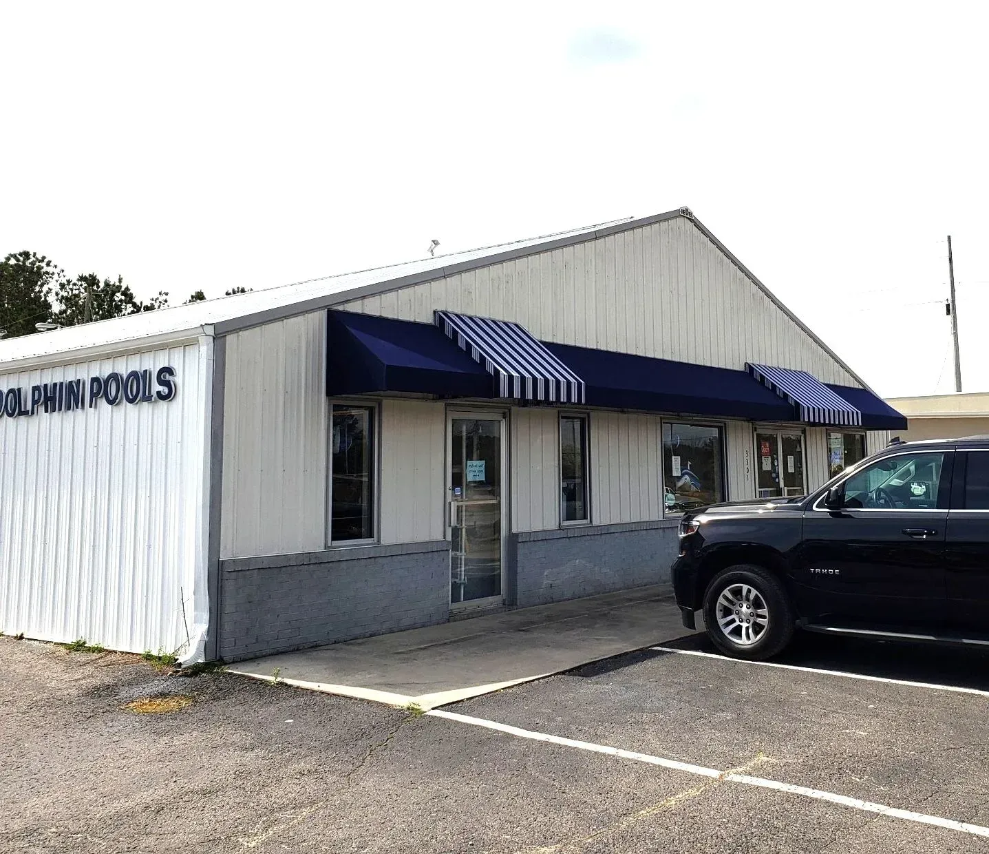 Blue Dolphin Pools Slope — Decatur, AL — Evans Awnings