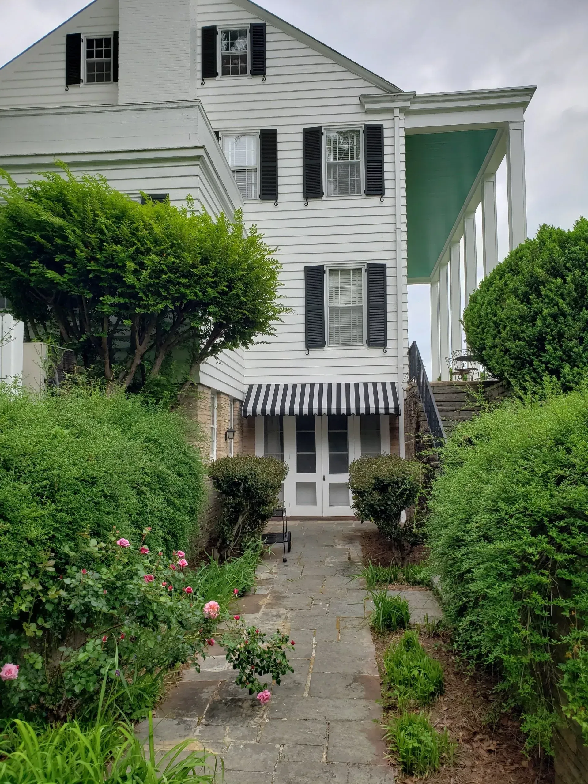 White House with Black & White Awning — Decatur, AL — Evans Awnings