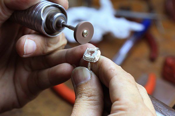 using jewelry repair tools on diamond ring