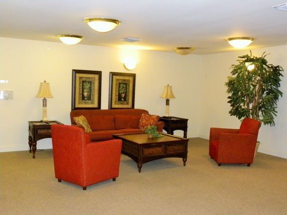 The Arbors Senior Apartments Lounge