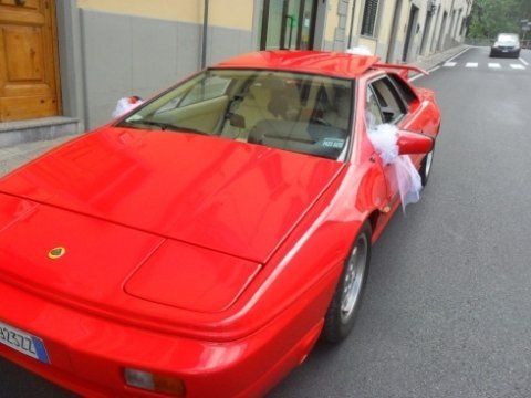 Auto d'epoca rossa per nozze