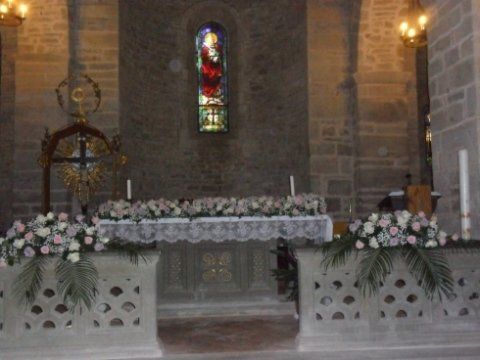 Altare di una chiesa per nozze