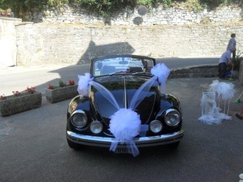 Auto d'epoca con fiocco per nozze