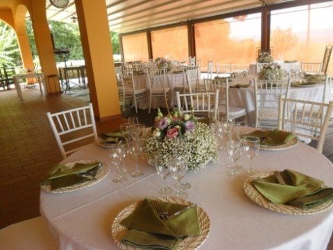 Tavolo apparecchiato per nozze