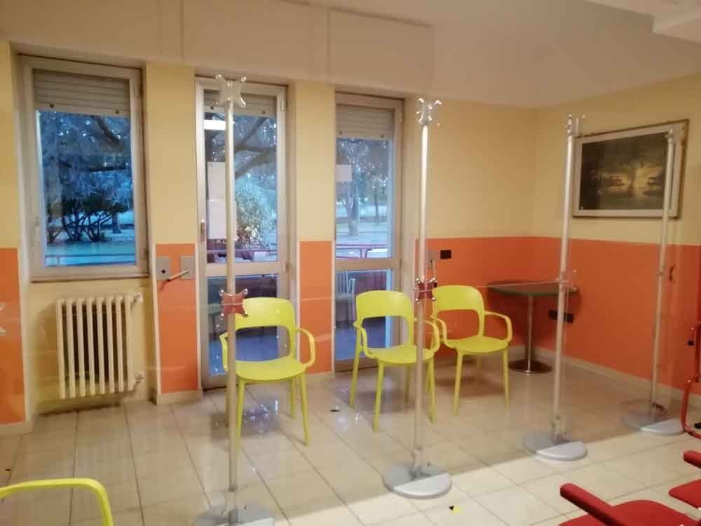 pareti divisorie lineari trasparenti box colloqui rsa
