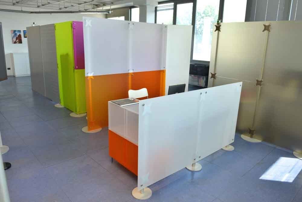 pannello divisorio per scrivanie ufficio