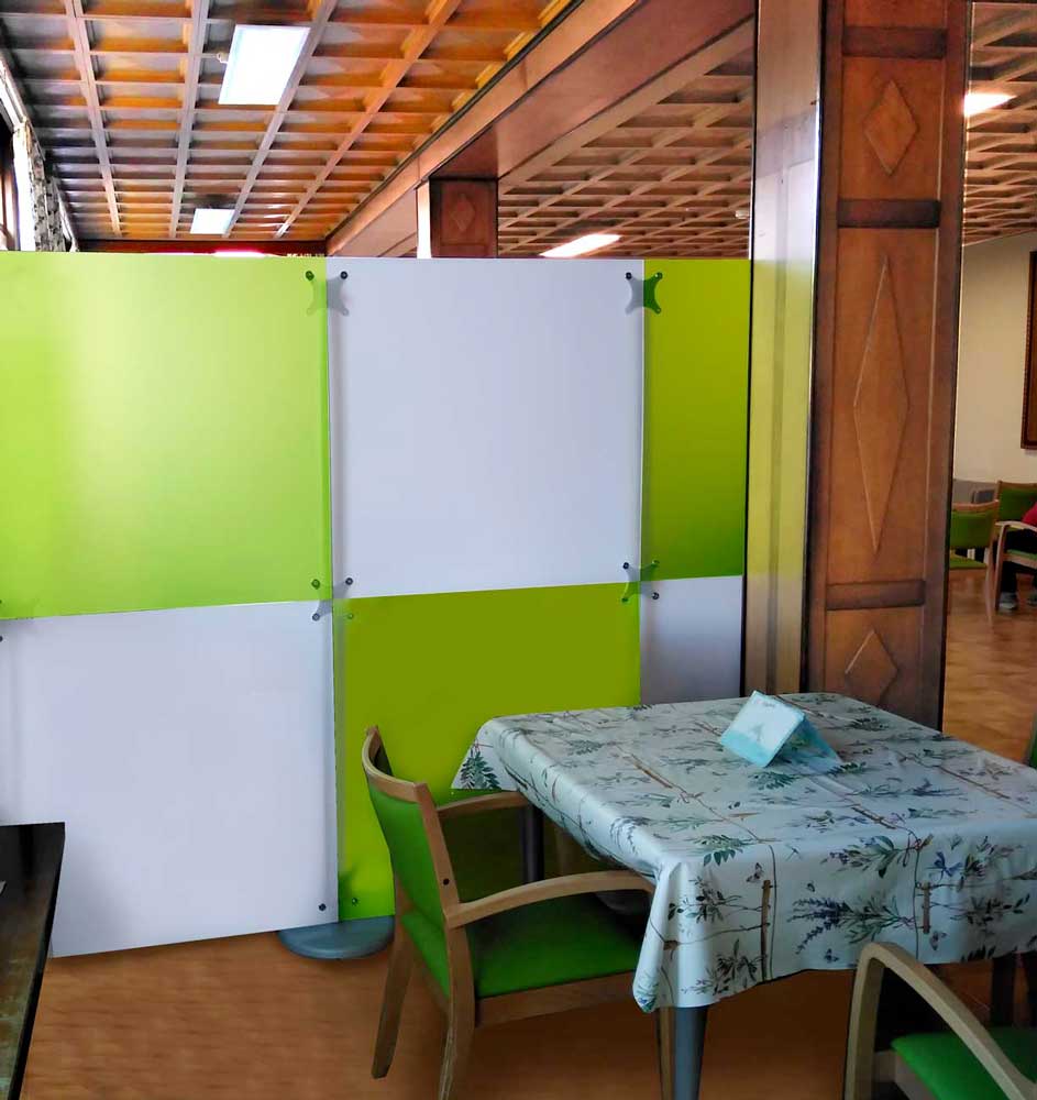 pareti divisorie colorate per box colloqui per rsa case di riposo