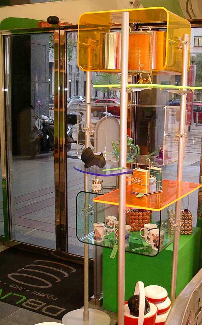 scaffale a mensole colorate componibili per negozio e vetrina