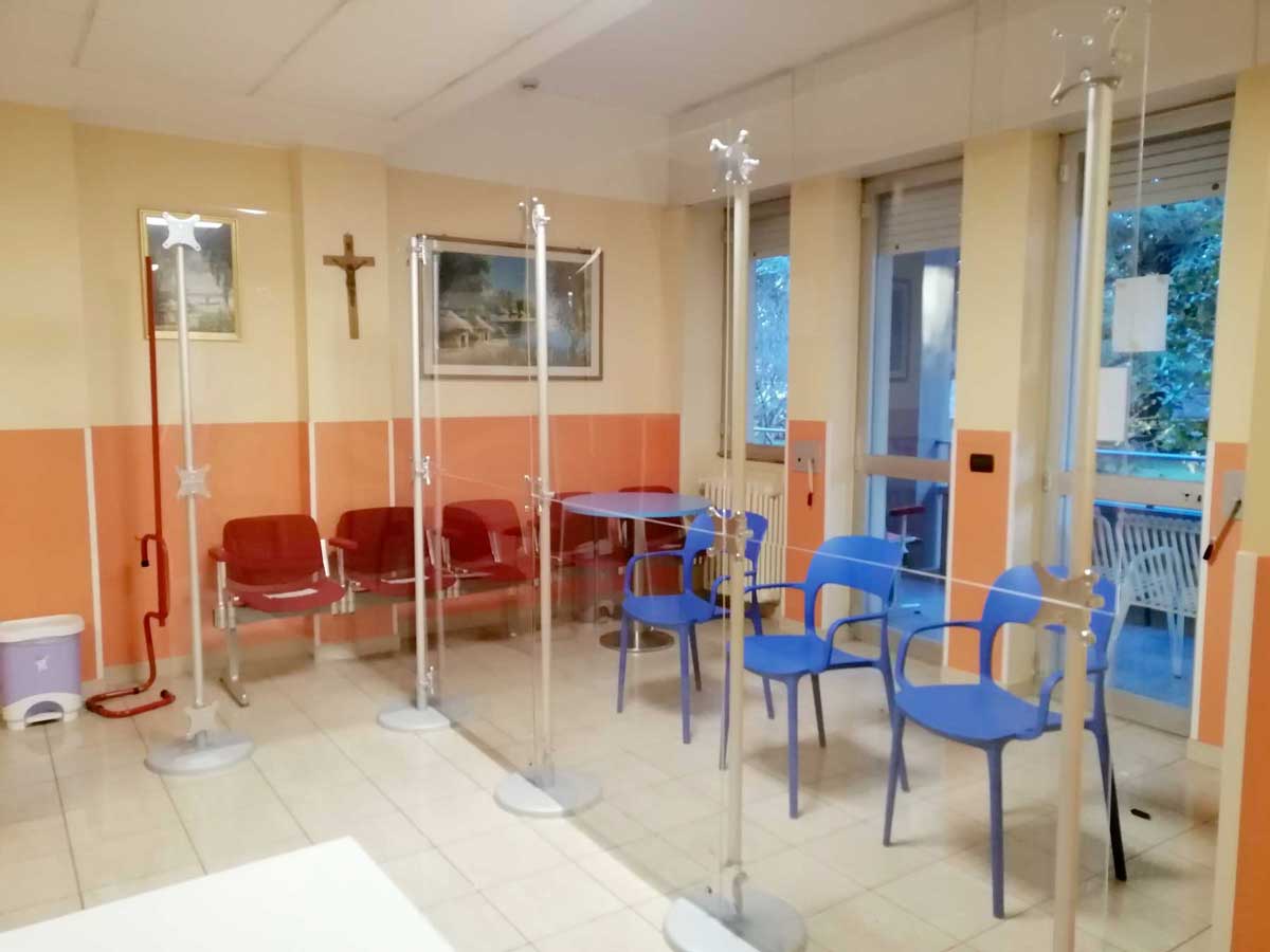 pareti divisorie trasparenti per box colloqui per rsa case di riposo