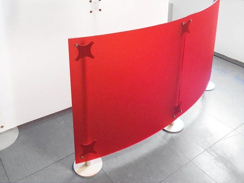 parete divisoria bassa curva colore rosso