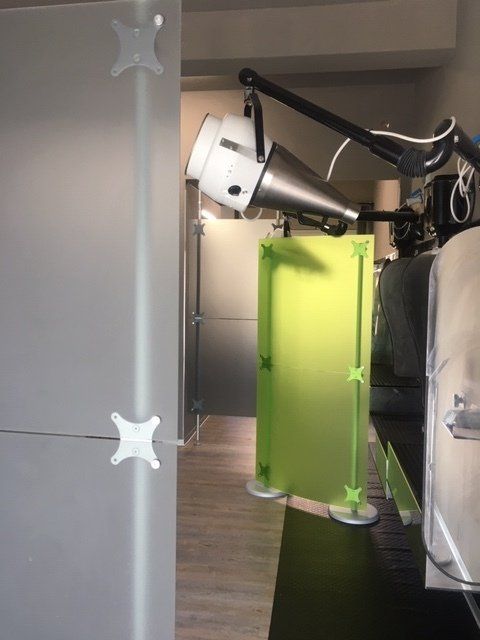 Pannello divisorio autoportante colorato verde opaco negozio toelettatura
