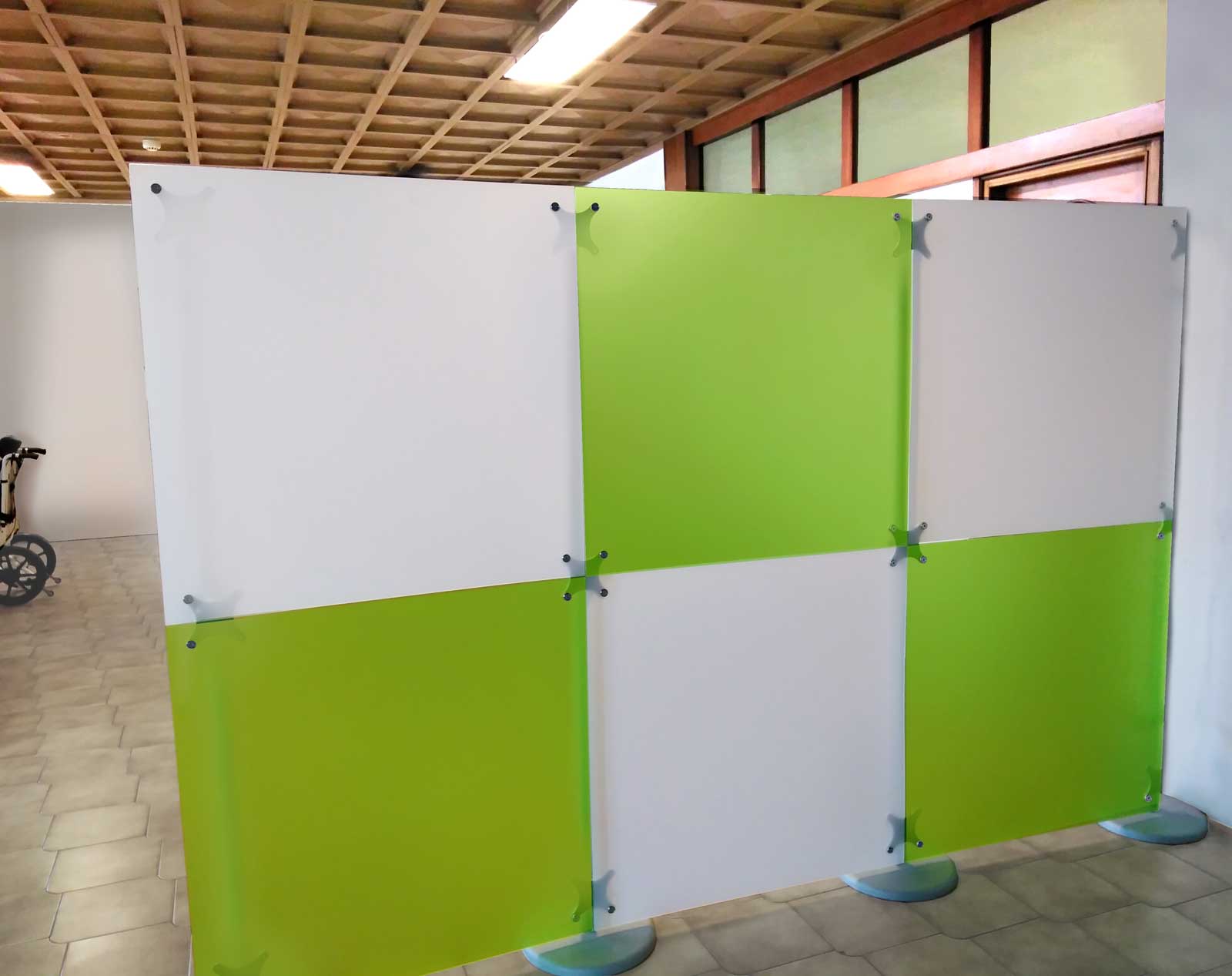 pareti divisorie colorate per box colloqui per rsa case di riposo