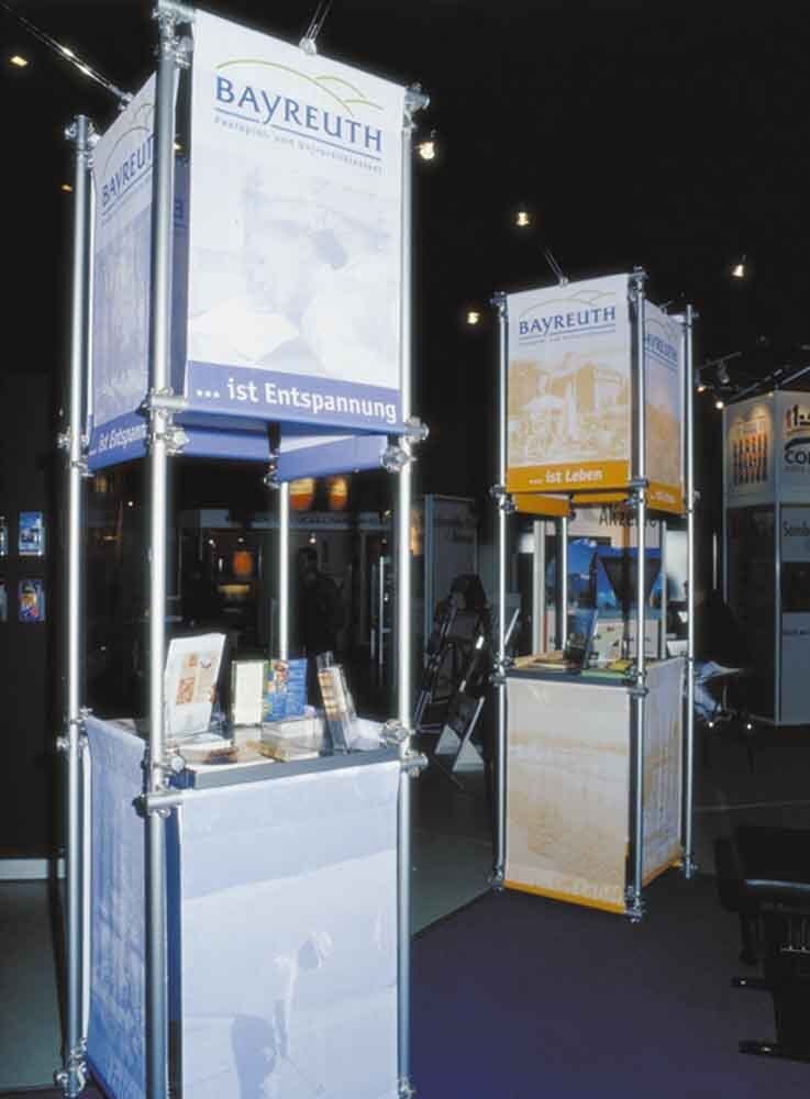 Display con vetrina espositiva