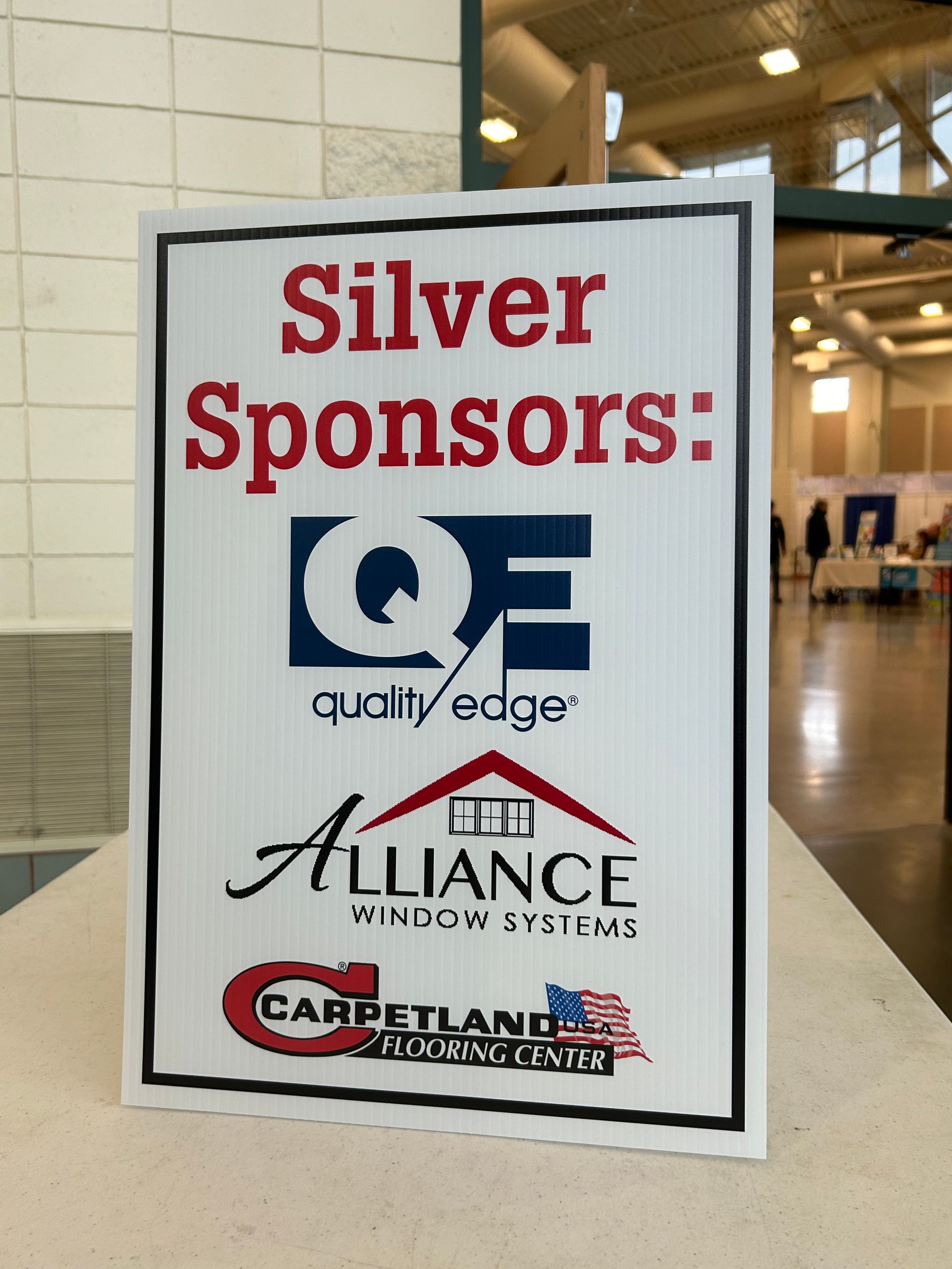 A sign that says silver sponsors on it