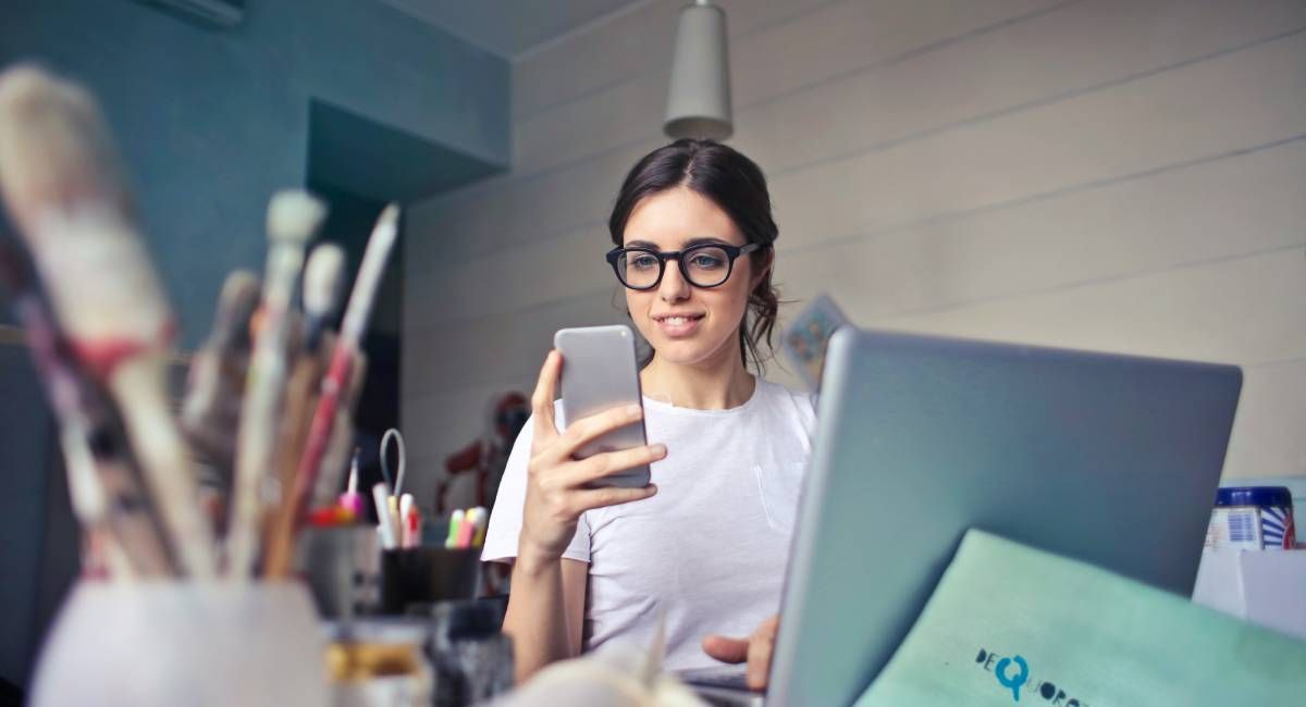 A Gen Z is reading a rich text message on her phone