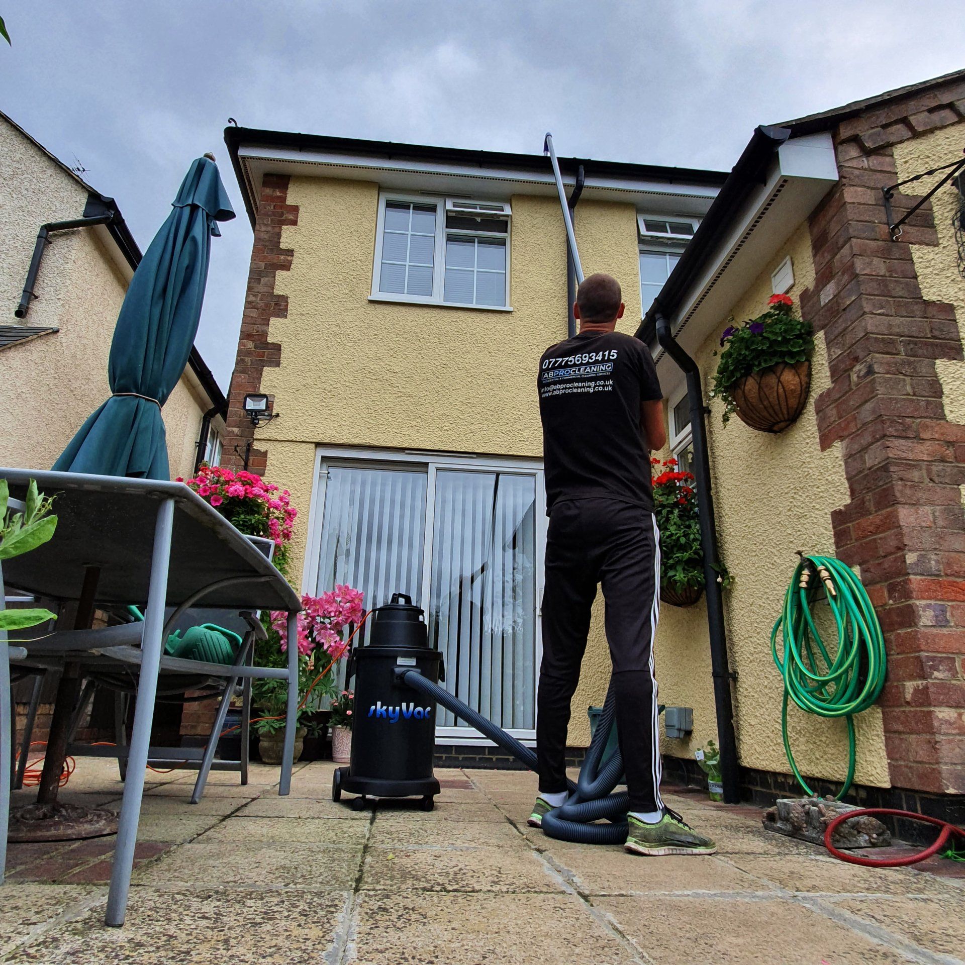 cleaning the gutters with a vacuum cleaner