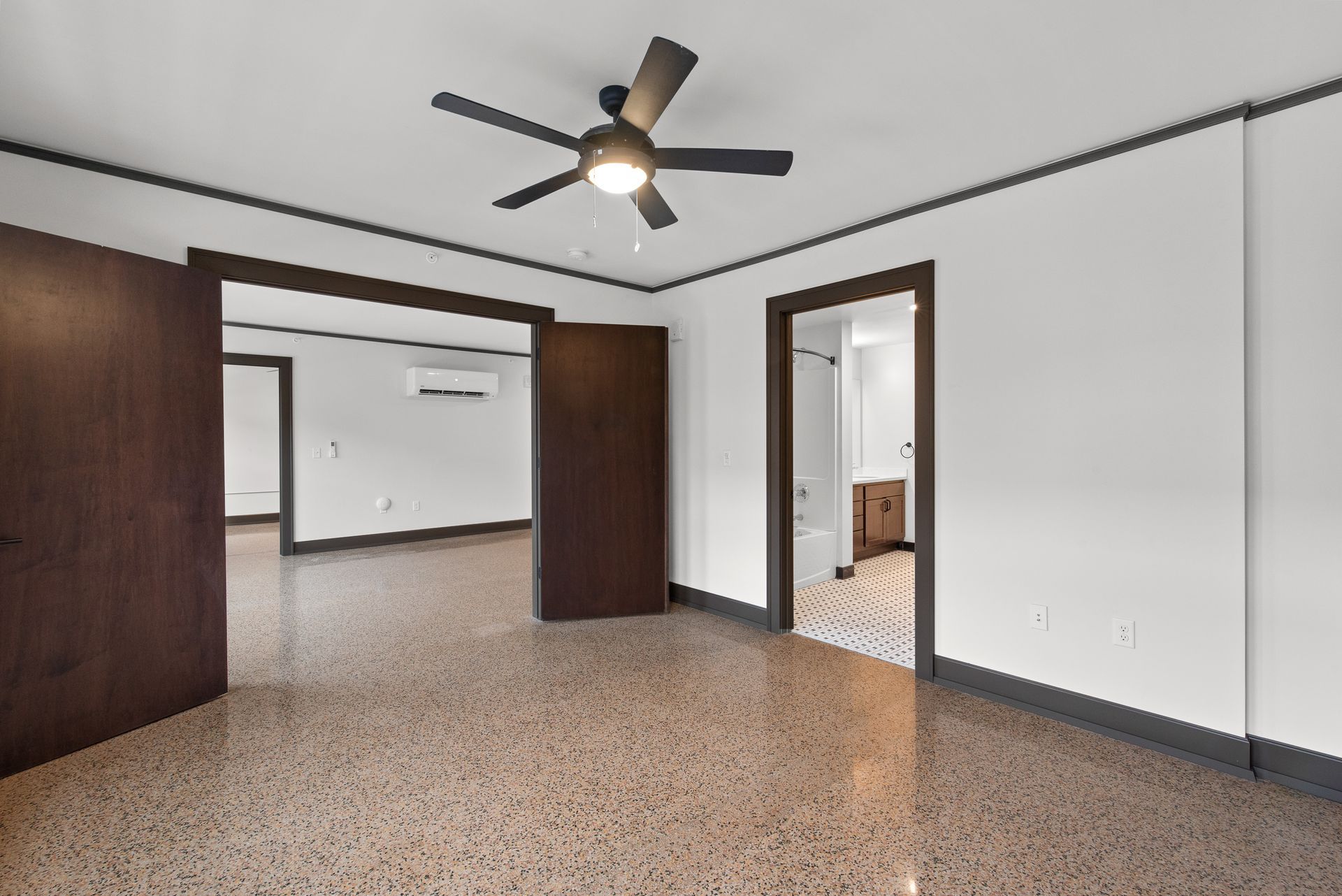 Photo showing a large room