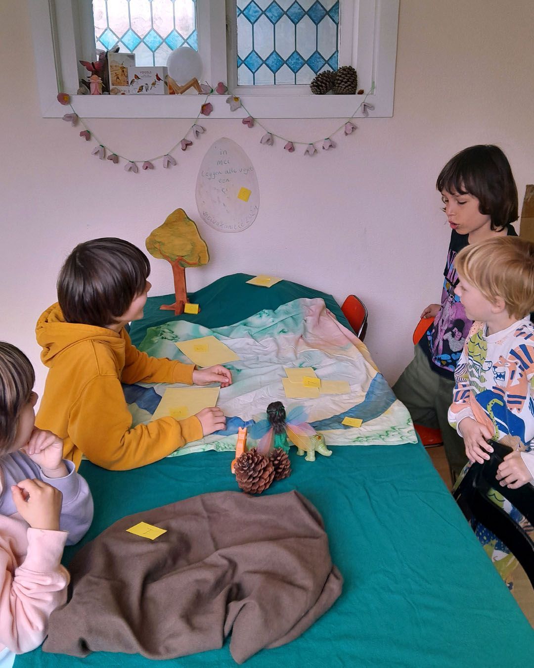 eigen spel bedenken en spelen, samenzijn, huiselijke sfeer, Atelier Verda van Atelierkinderen