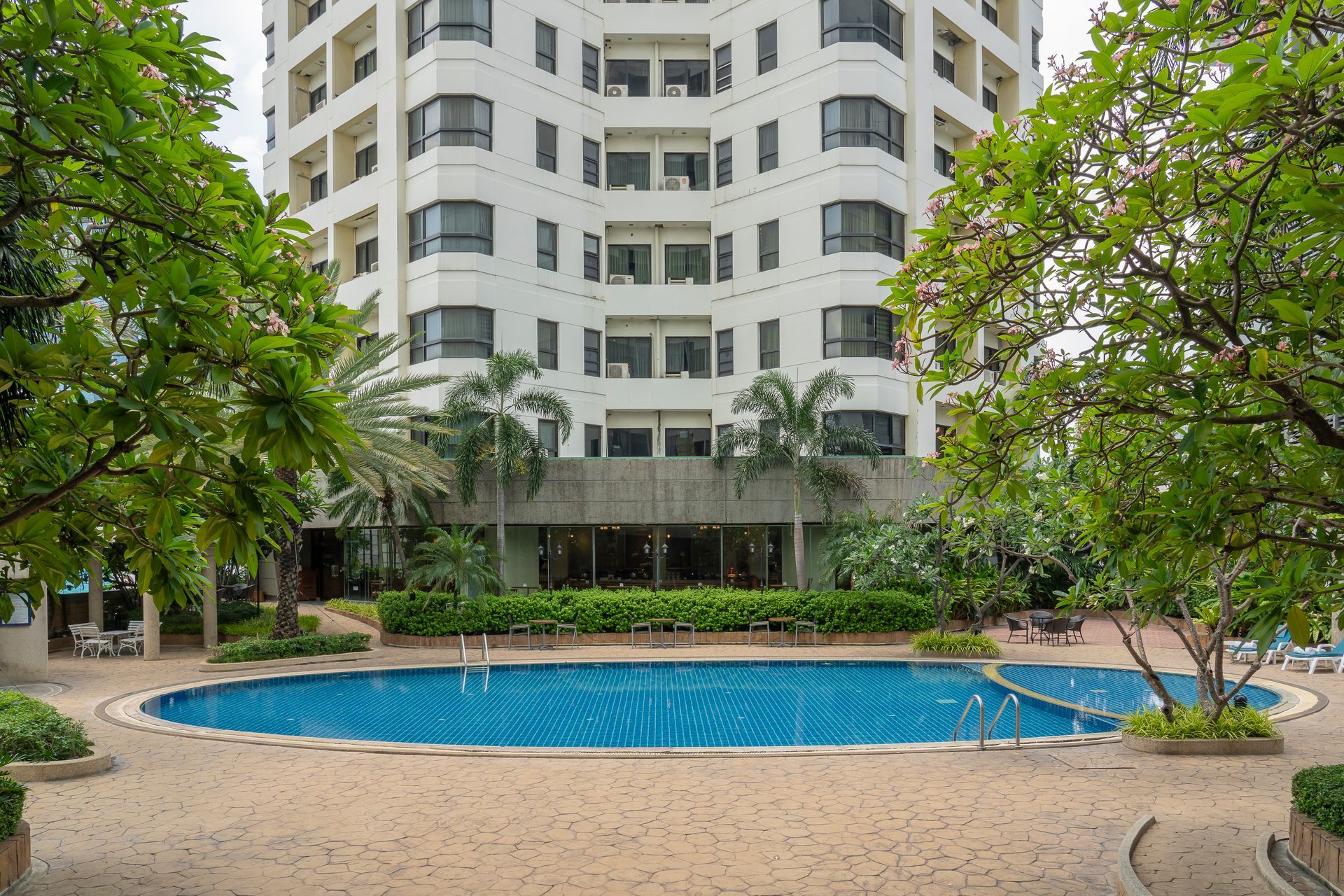 โรงแรมแกรนด์ไดมอนด์สวีทกรุงเทพ - สระว่ายน้ำ