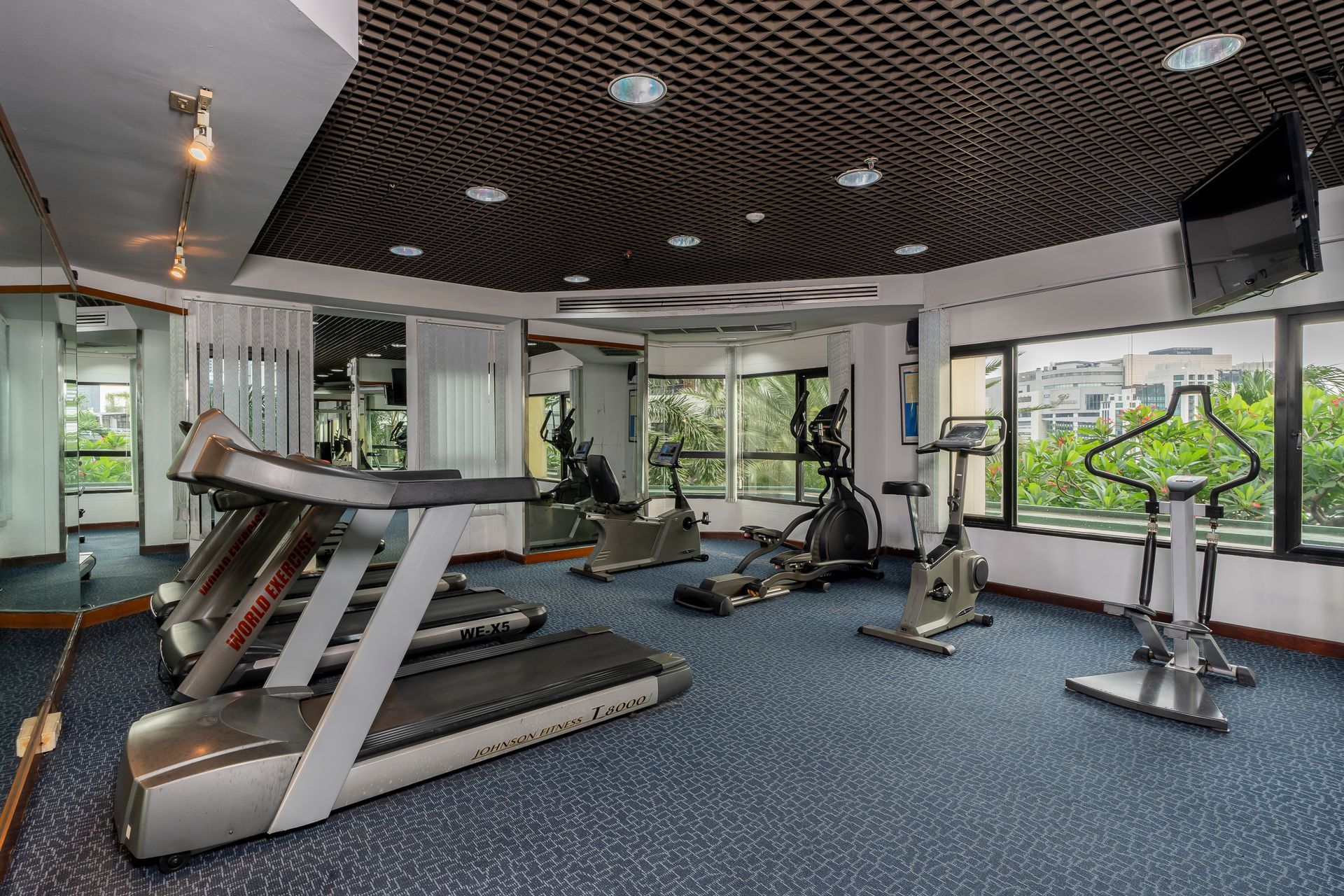 Grand Diamond Suites Hotel Bangkok - fitness center