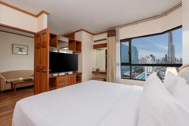 Grand Diamond Suites Hotel Bangkok - Suite with view