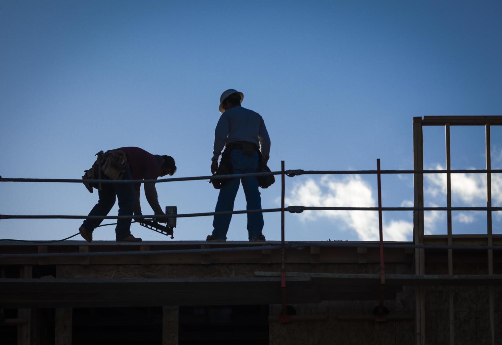 worker repairing the flat roof