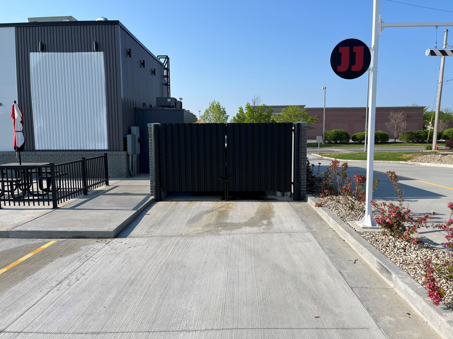 Black gate for Jimmy Jhon's