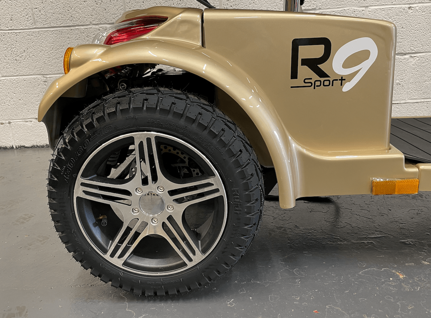R9 Gold