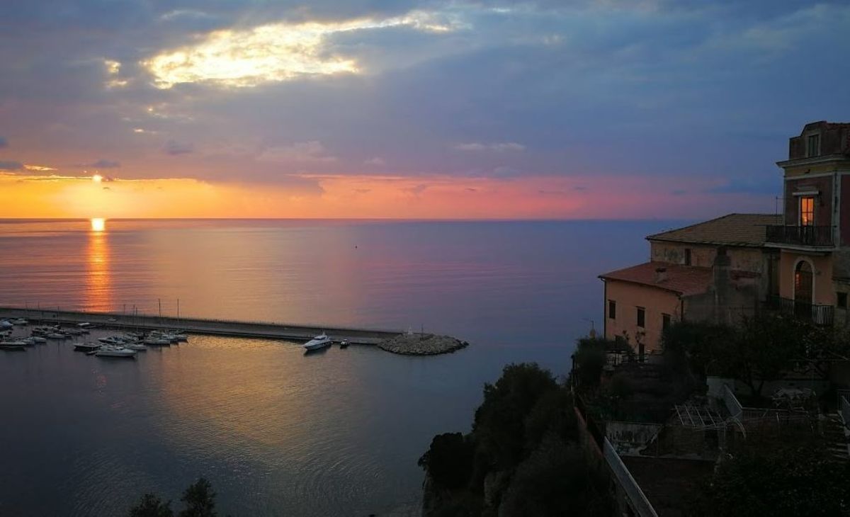 Tramonto sul mare