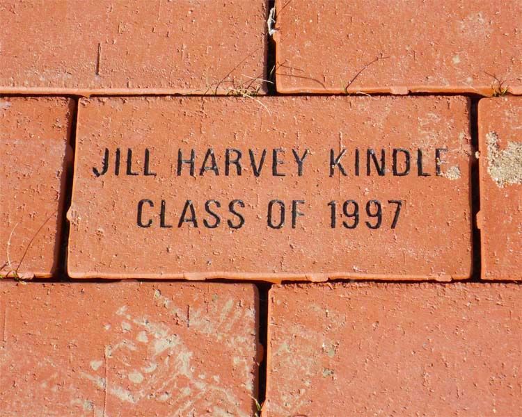 A brick that says jill harvey kindle class of 1997