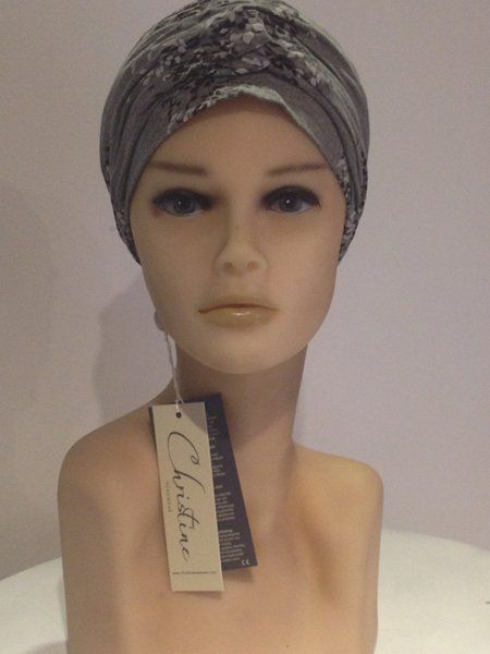 Turbanti al negozio Clary's Parrucche a Verona