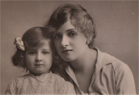 Gladys with her first child Joan who also appeared on many early picture postcards. www.gladyscooper.com
