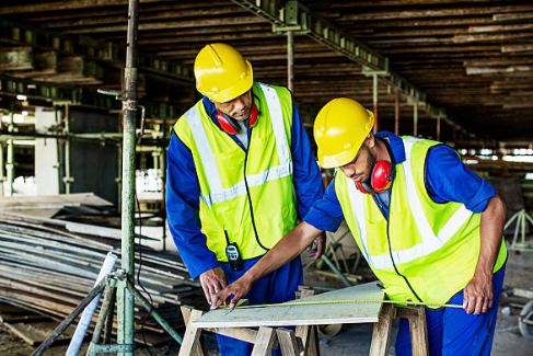 En Seguridad Industrial M y M contamos con más de 15 años de experiencia, dedicada a ofrecer productos de seguridad industrial. La seguridad de sus empleados es nuestra razón de ser, por eso trabajamos constantemente para reducir riesgos de accidente e interrupciones en sus proyectos.